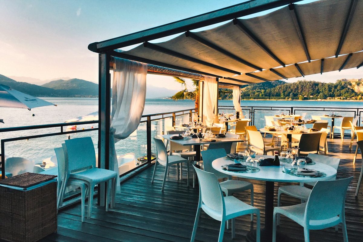A restaurant with a view of the water